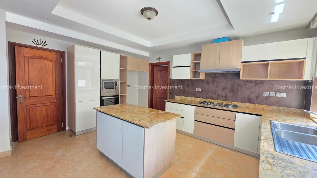 4 Bed Apartment with En Suite at Riverside Drive - 3