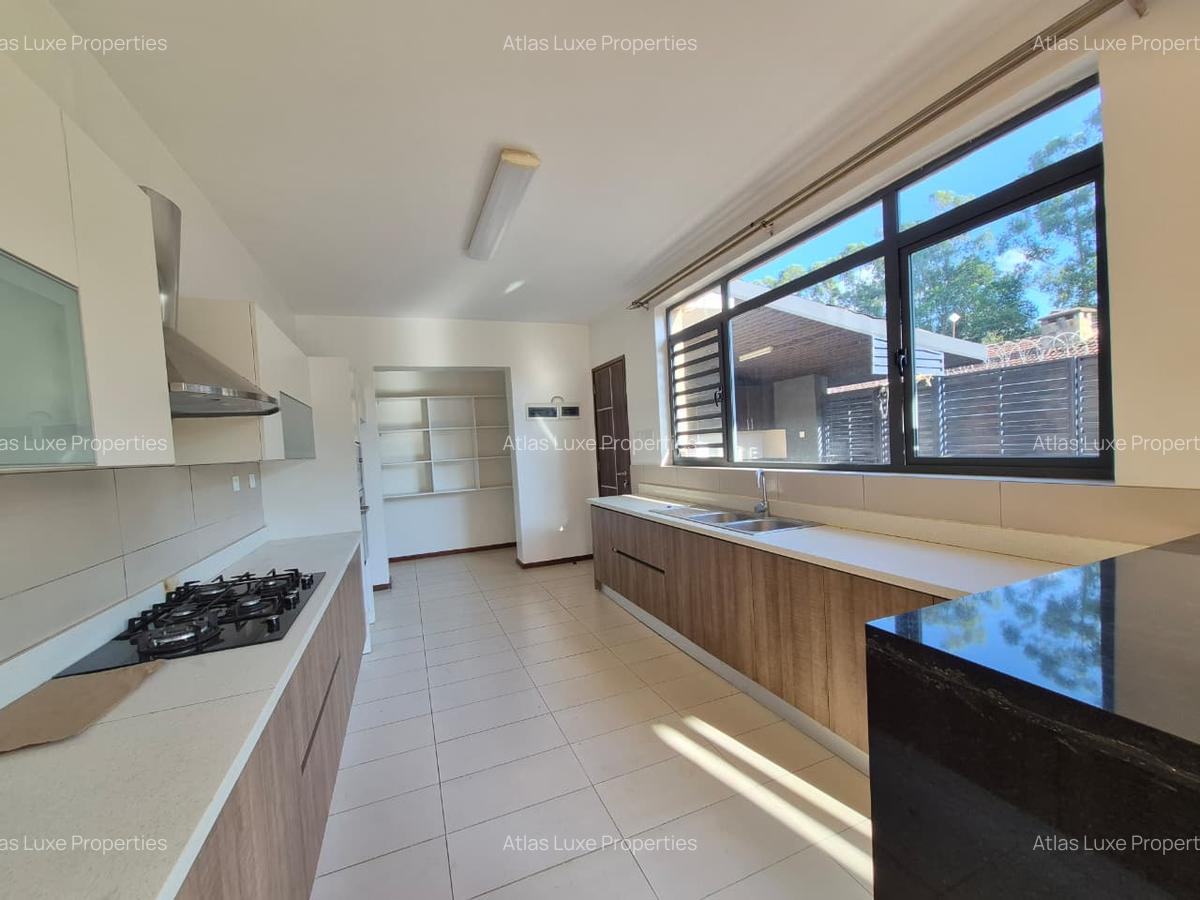 4 Bed Townhouse with En Suite in Garden Estate - 4