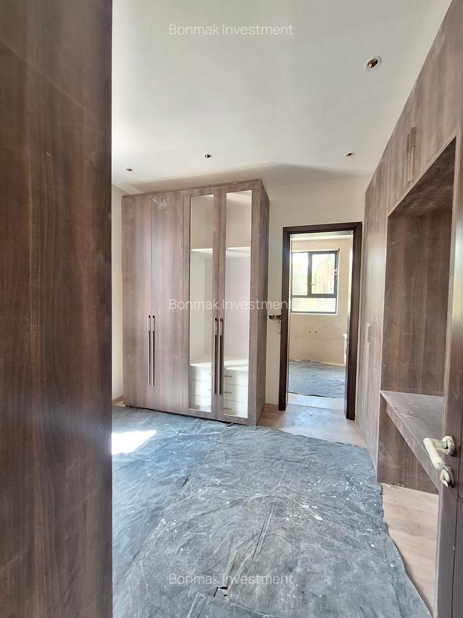 5 Bed Townhouse with En Suite at Lavington Green - 20