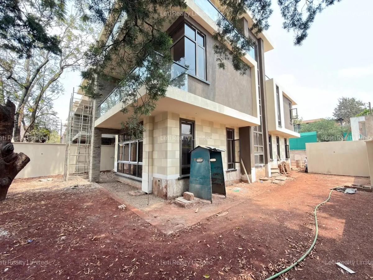 5 Bed Townhouse with En Suite in Lavington - 1