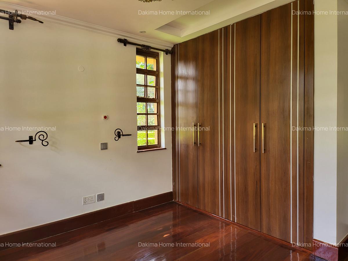 5 Bed House with En Suite in Runda - 9