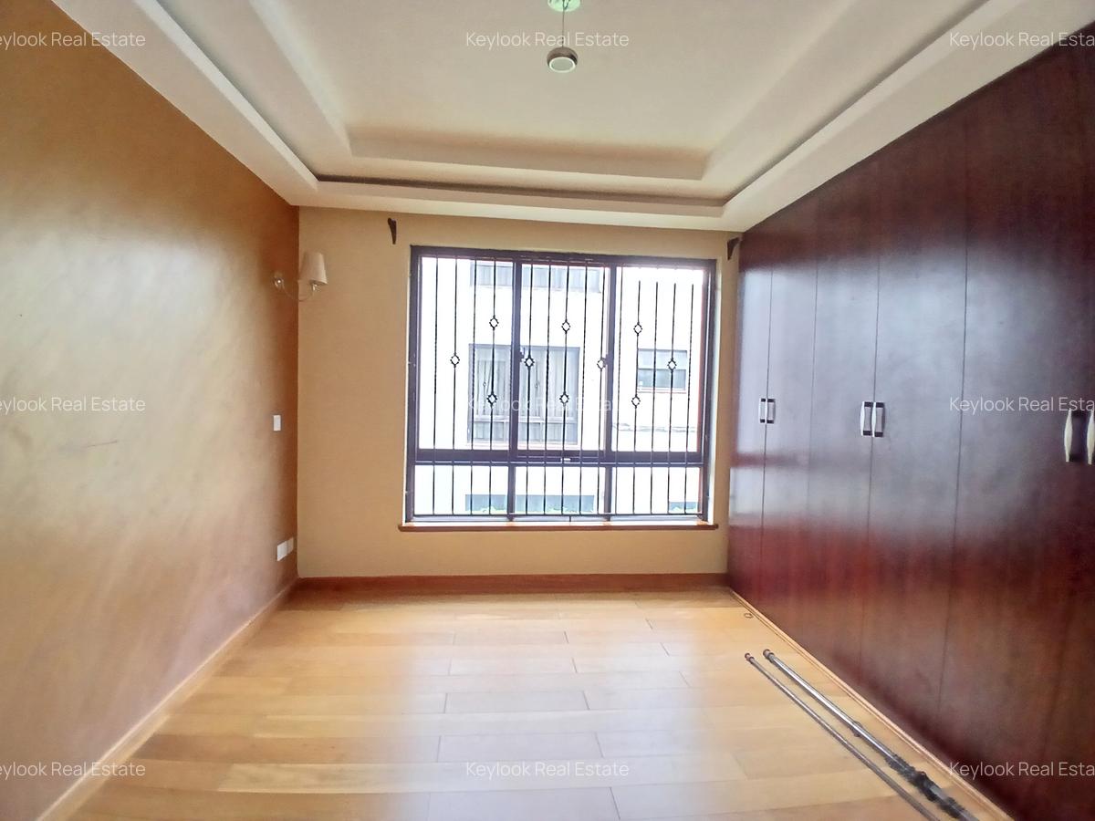 4 Bed Townhouse with En Suite at Lavington Green - 16