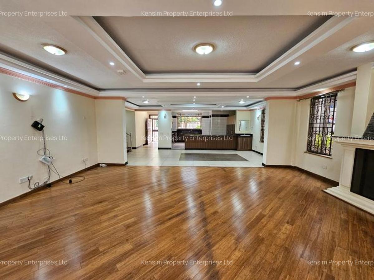 5 Bed Townhouse with En Suite in Westlands Area - 9
