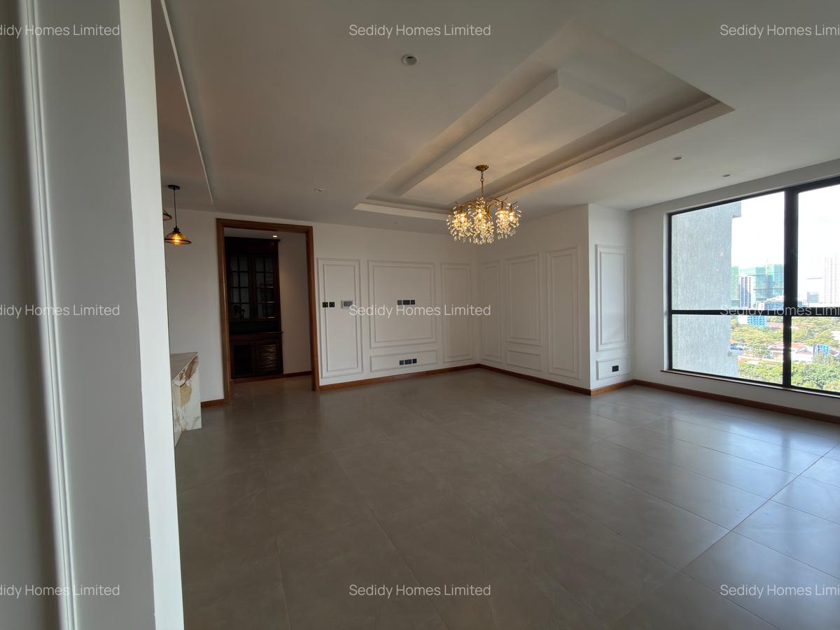 3 Bed Apartment with En Suite in Riverside - 5