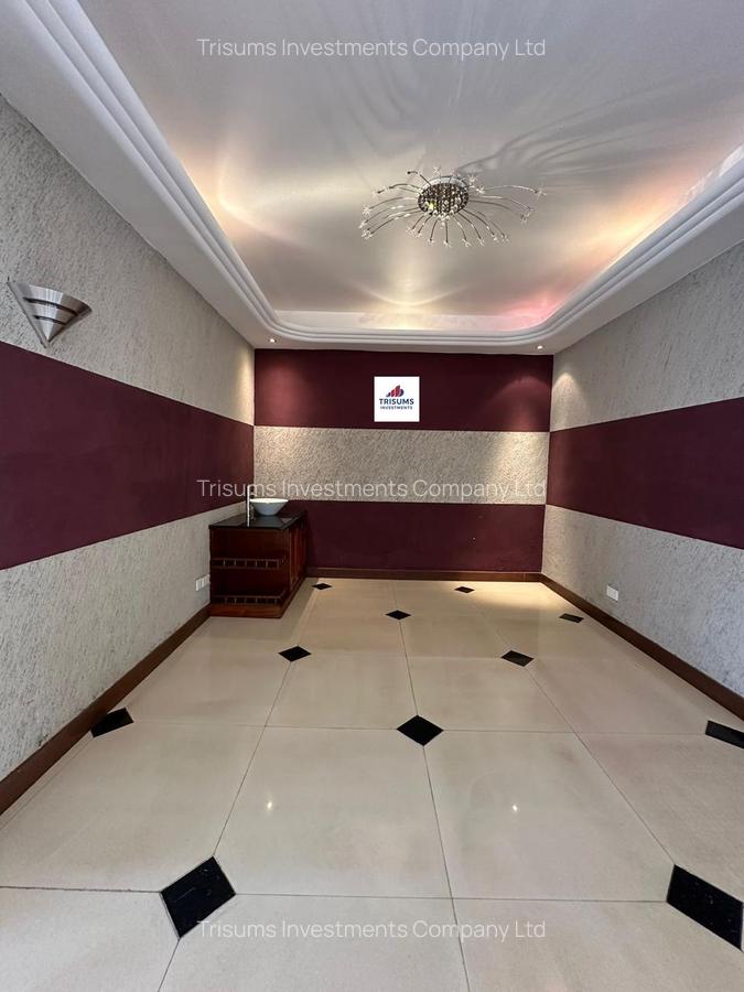 6 Bed House with En Suite in Nyari - 3