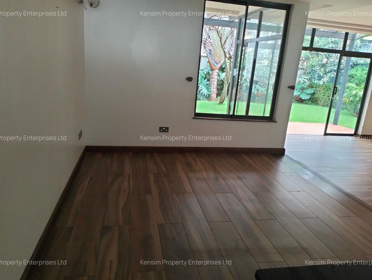 5 Bed Townhouse with En Suite in Lavington - 2