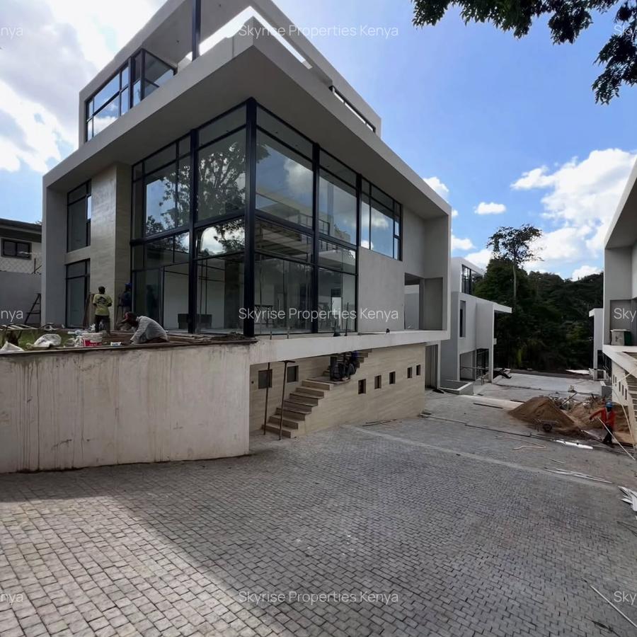 6 Bed Villa with En Suite in Lavington - 3