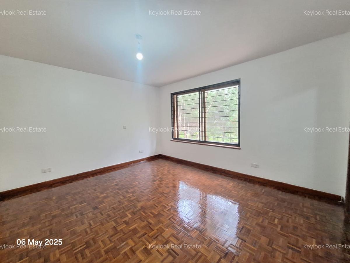 5 Bed Townhouse with En Suite at Lavington - 16