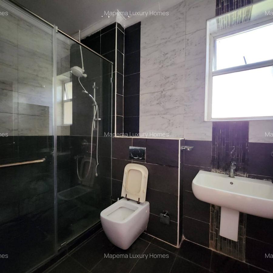 5 Bed House with En Suite at Hardy Area - 8