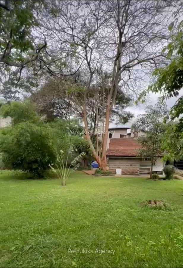 3 Bed House with En Suite in Lavington - 2