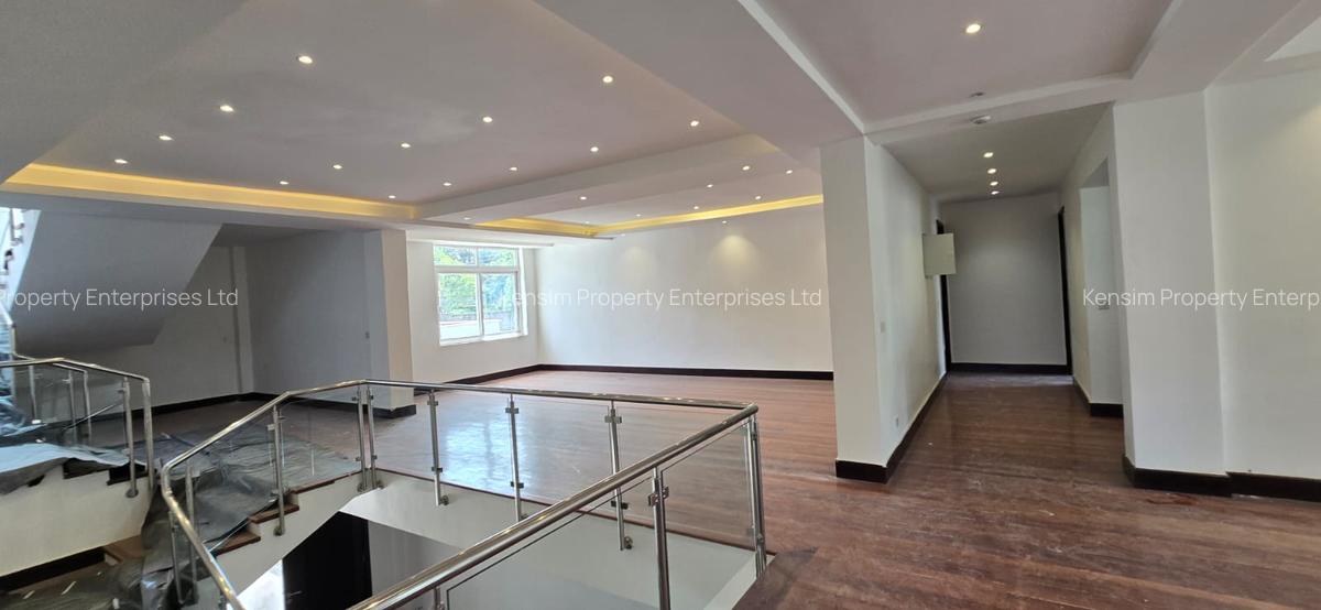 5 Bed House with En Suite in Runda - 12