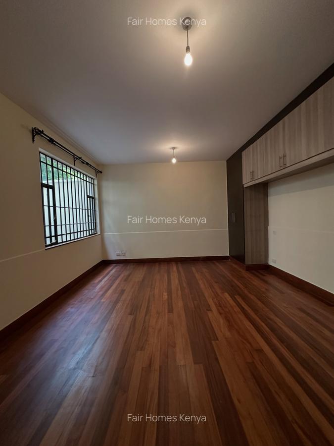 5 Bed Townhouse with En Suite at Lavington Green - 4