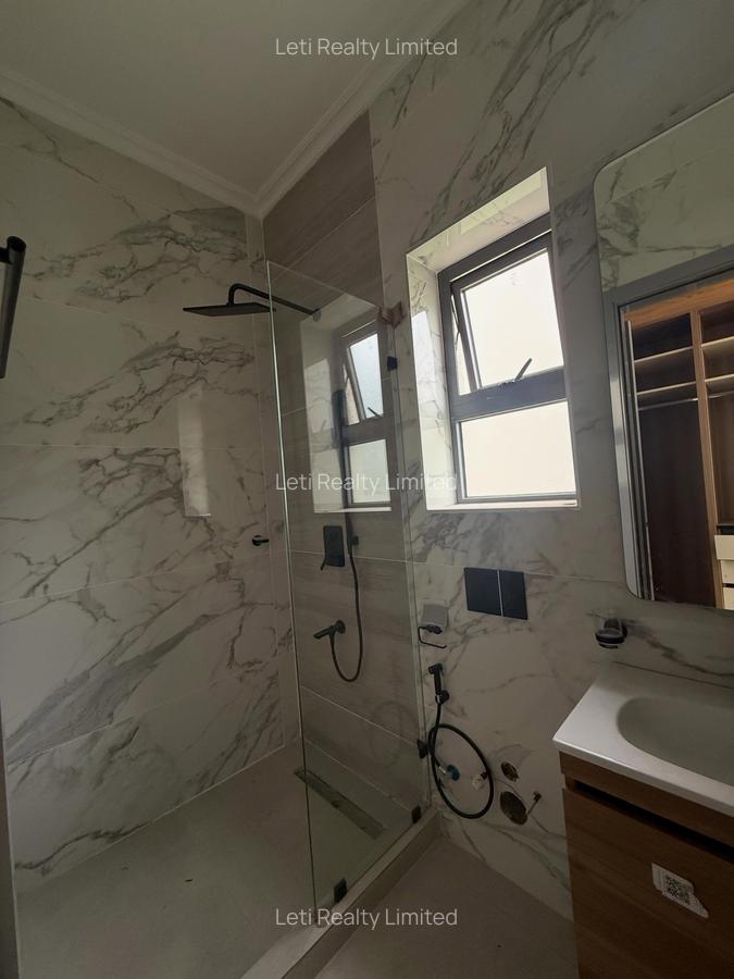 5 Bed Townhouse with En Suite in Lavington - 4