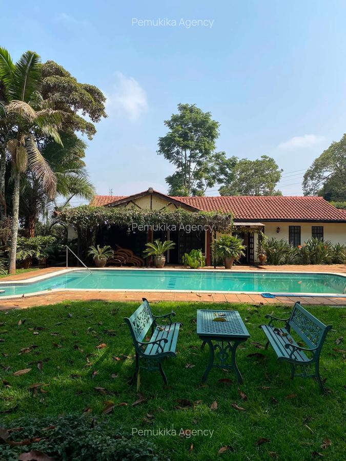 5 Bed House with En Suite in Lavington - 1
