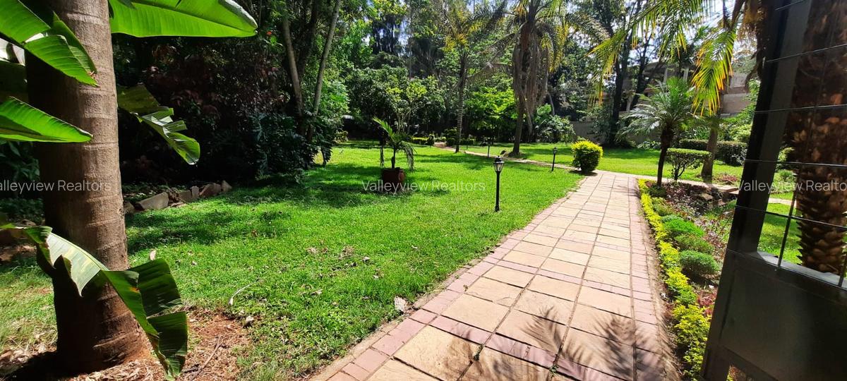 3 Bed House with En Suite at Lavington - 9