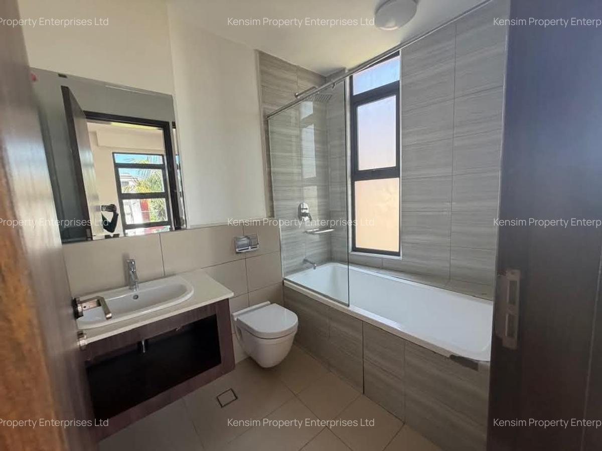 4 Bed Townhouse with En Suite in Ridgeways - 19