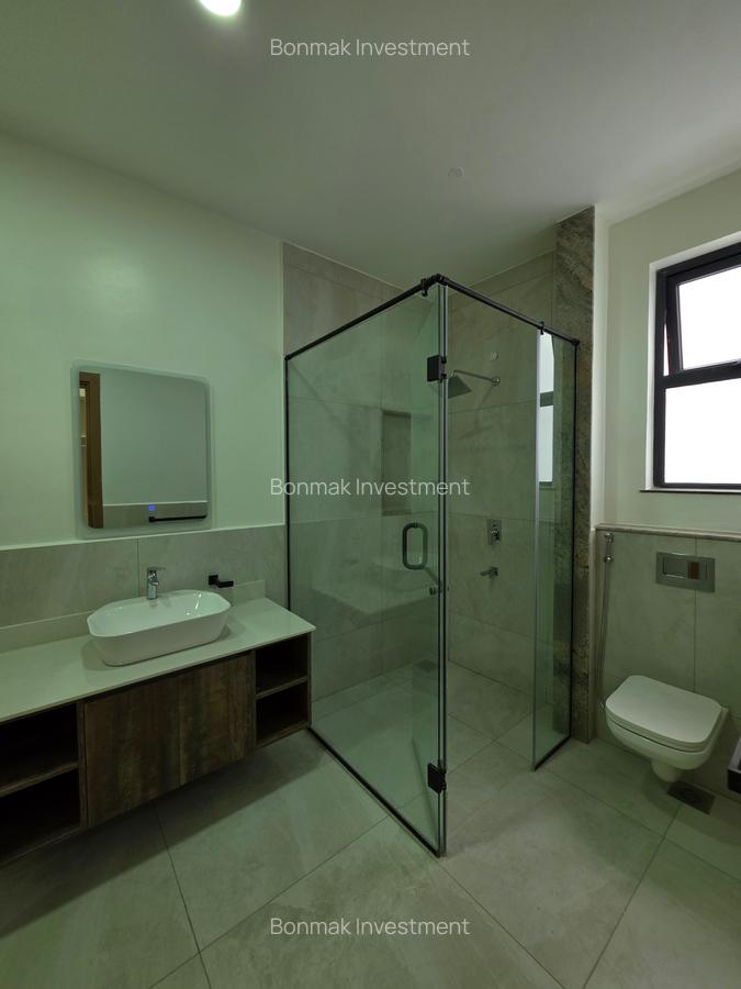 5 Bed Townhouse with En Suite at Lavington Green - 16
