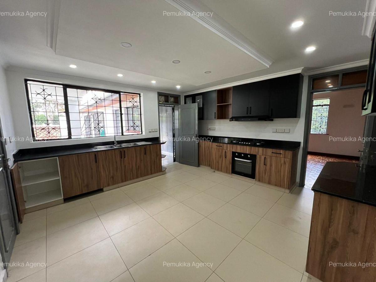 4 Bed Townhouse with En Suite in Ridgeways - 4