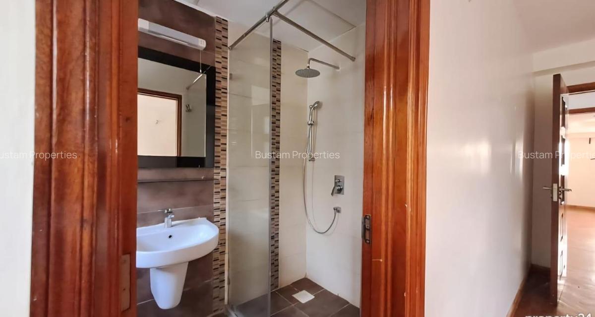 5 Bed Townhouse with En Suite in Lavington - 11