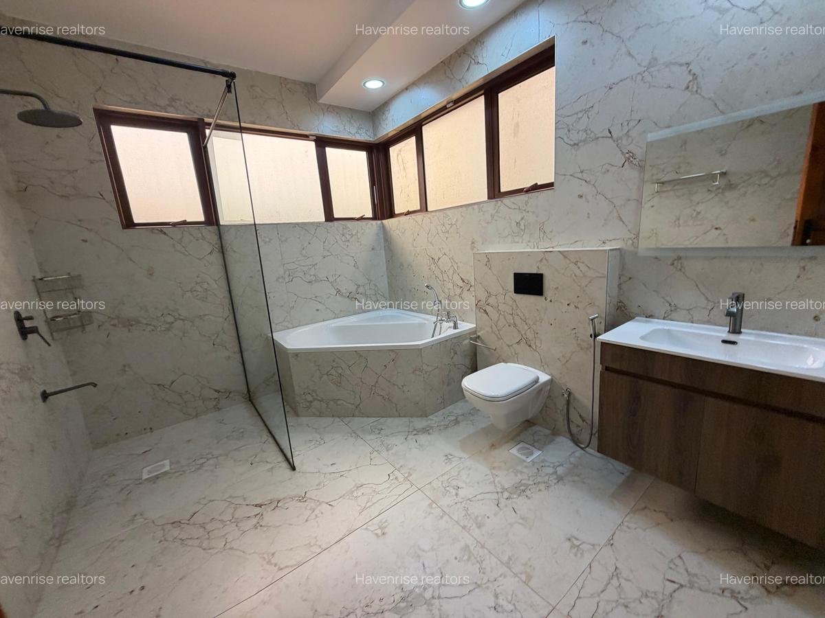 5 Bed House with En Suite at Rosslyn - 13