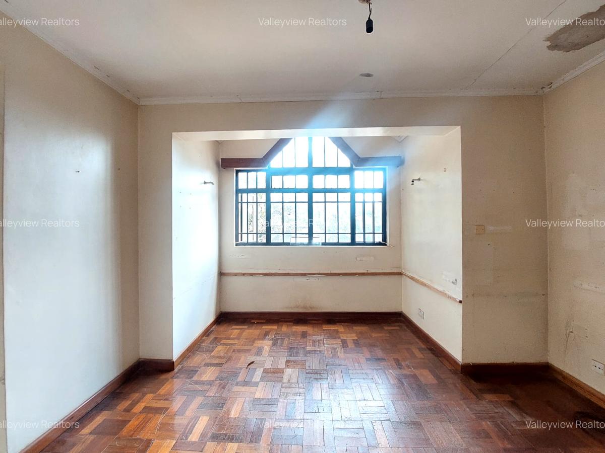 4 Bed Townhouse with En Suite at Lavington - 18