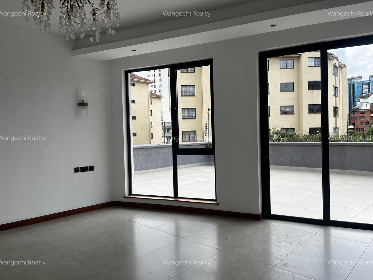 4 Bed Apartment with En Suite at Riverside Drive - 8