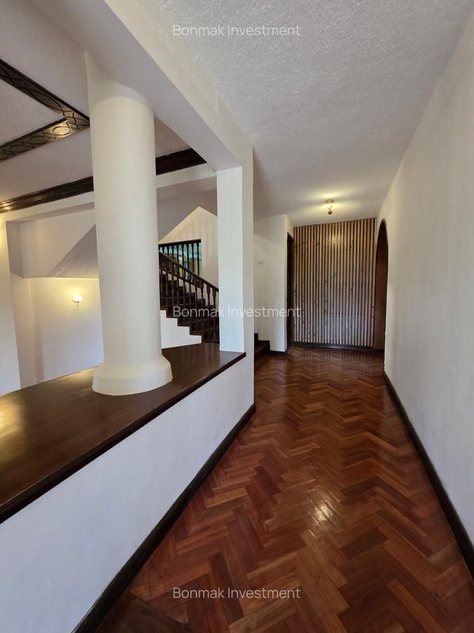 5 Bed House with En Suite at Old Runda - 18
