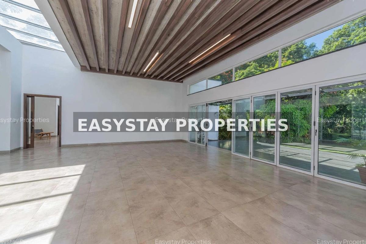 4 Bed House with En Suite in Runda - 2