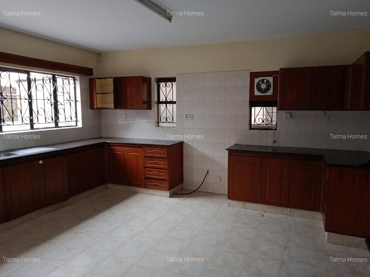 4 Bed Townhouse with En Suite at Lavington Green - 16