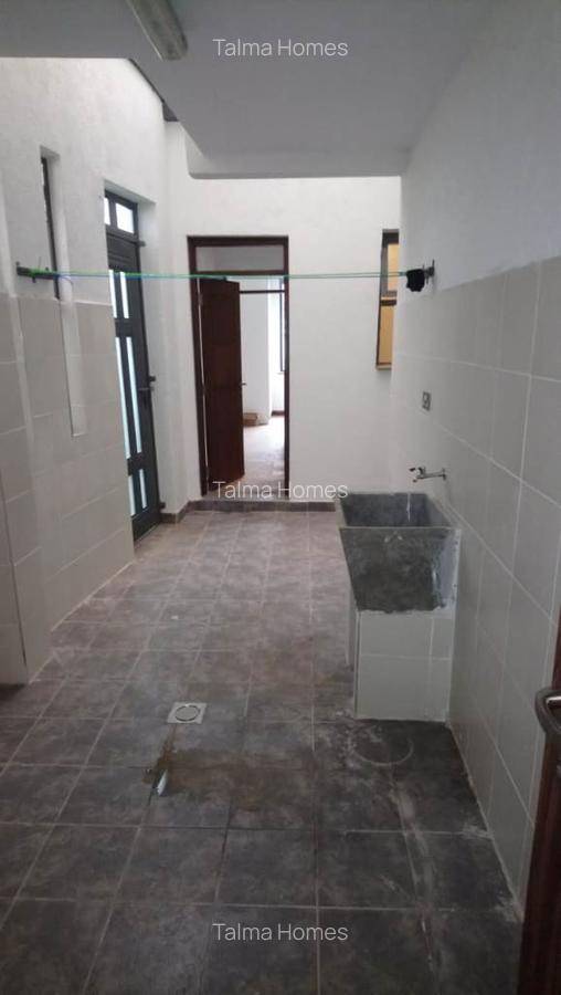 5 Bed Townhouse with En Suite at Lavington Green - 7