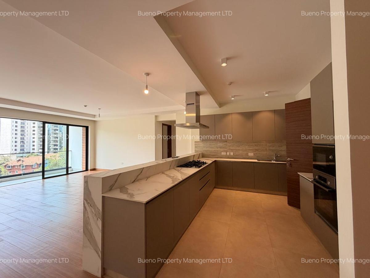 3 Bed Apartment with Swimming Pool in Riverside - 3