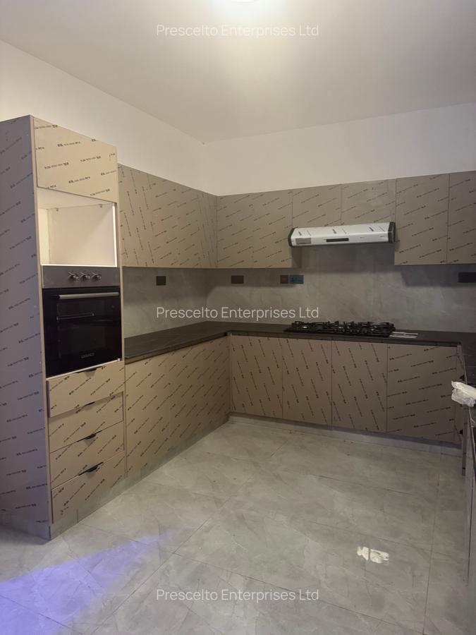 3 Bed Apartment with En Suite at Off Links Road - 18