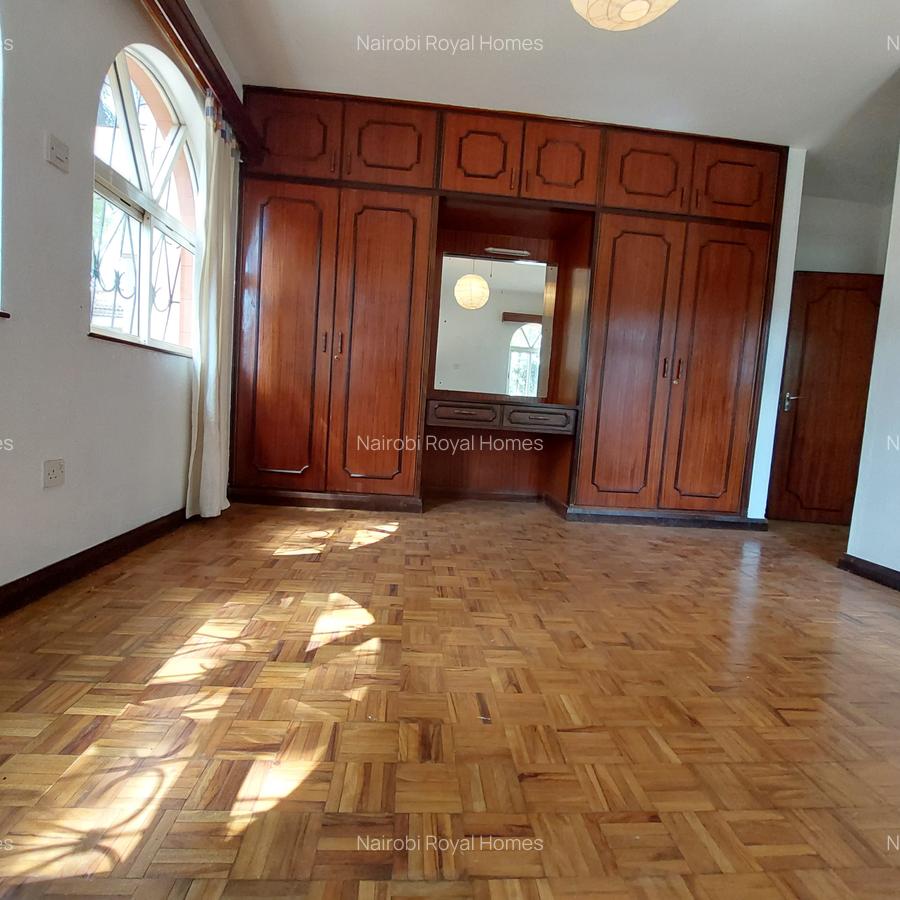 5 Bed House with En Suite at Mimosa Road - 19