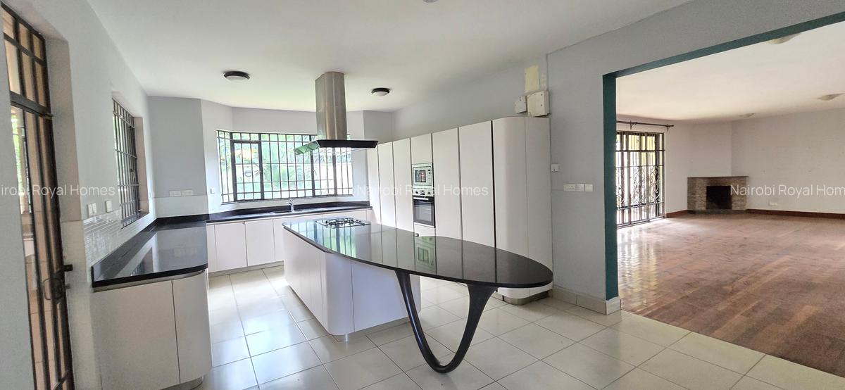 5 Bed Townhouse with En Suite at Lavington Convent Drive - 10