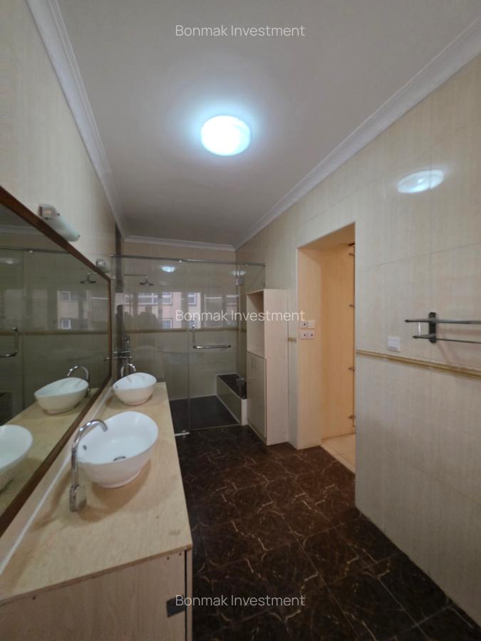 4 Bed Townhouse with En Suite at Riverside Drive - 13