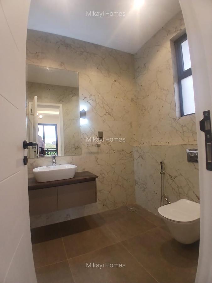 5 Bed Villa with En Suite in Lavington - 12