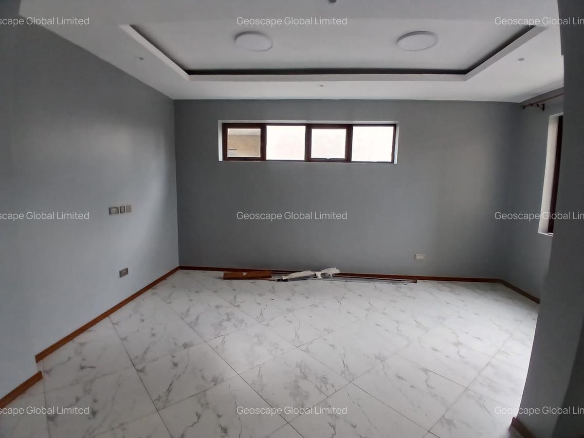 4 Bed House with En Suite in Runda - 11