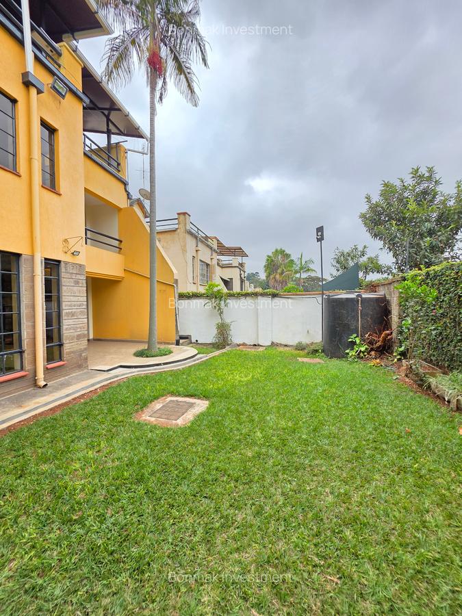 5 Bed Townhouse with En Suite at Lavington Green - 1