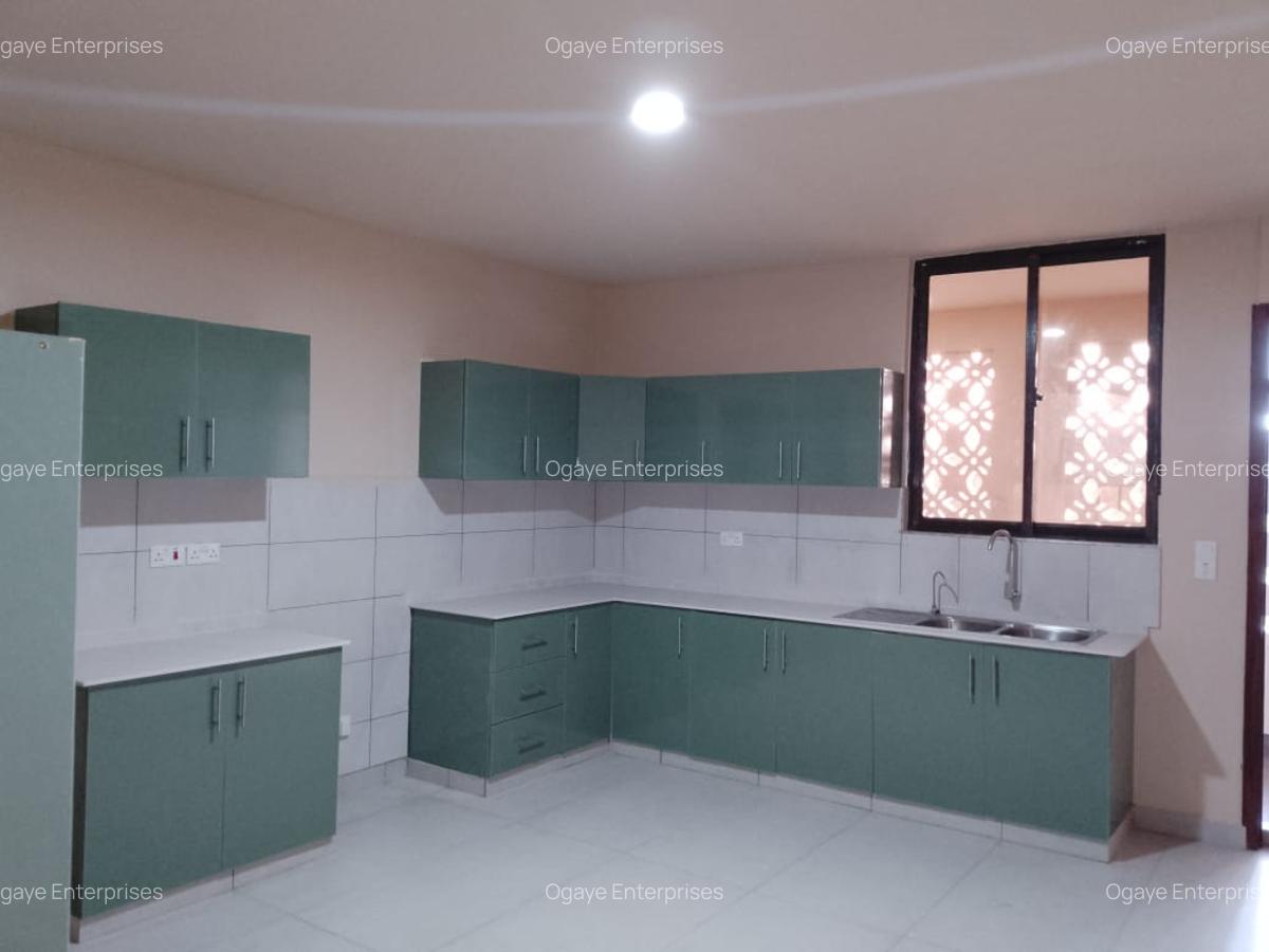 4 Bed Apartment with En Suite at Moyne Drive - 5