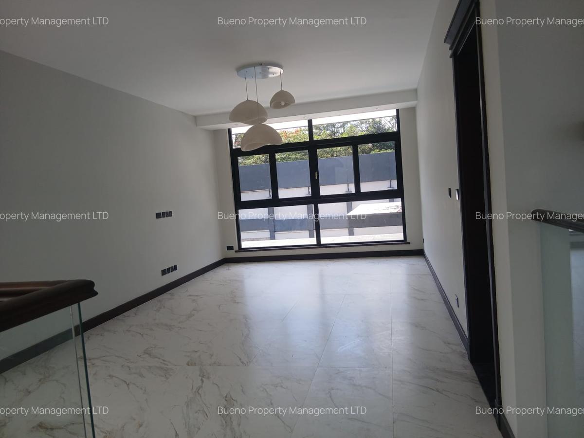 5 Bed Townhouse with Swimming Pool in Nyari - 1