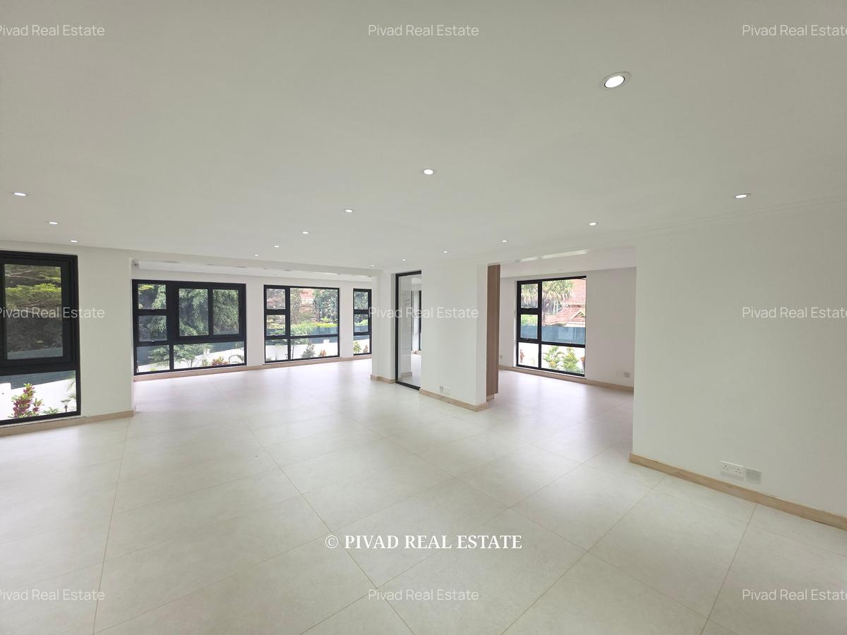 6 Bed House with Garden in Runda - 8