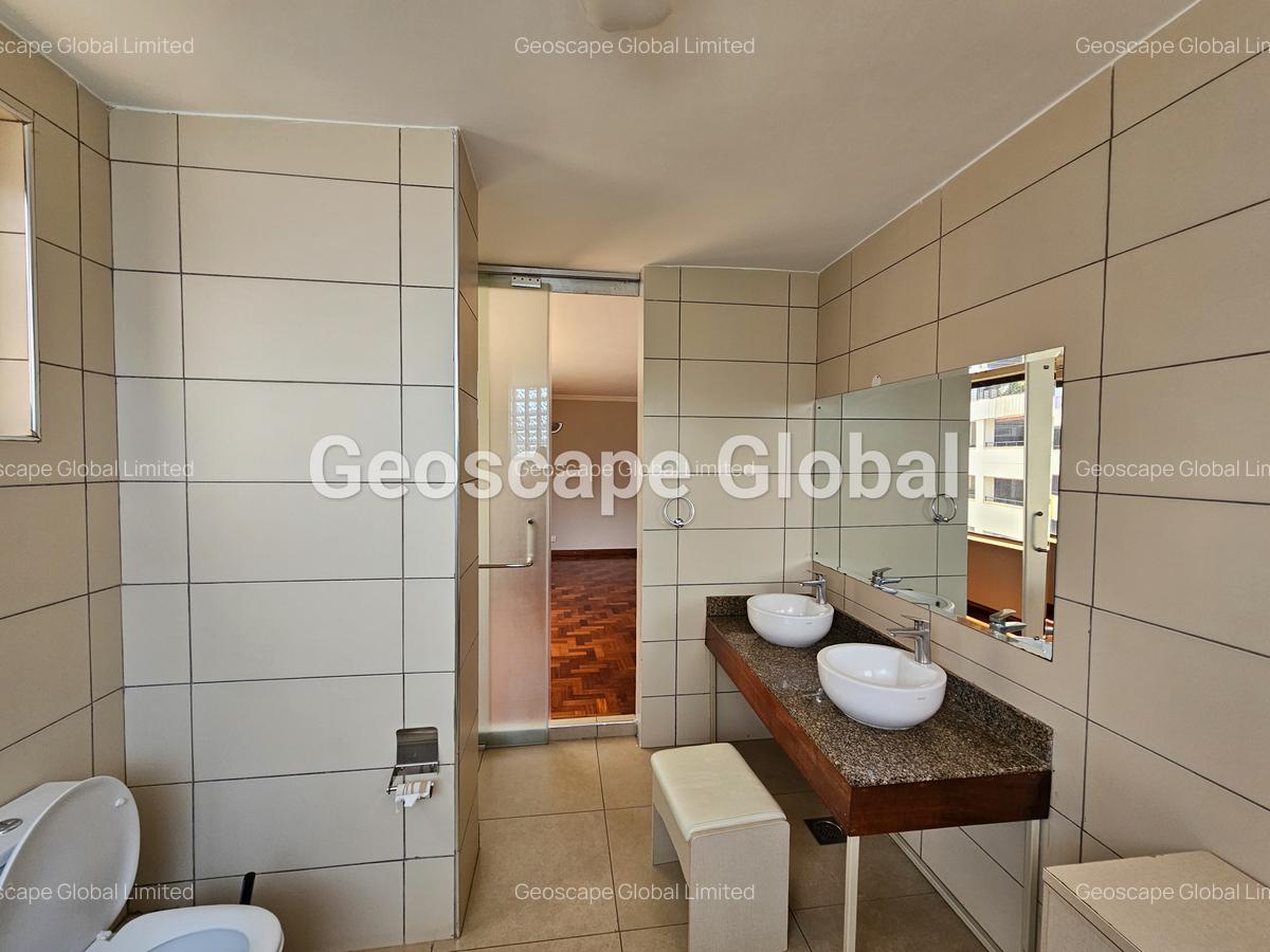 3 Bed Apartment with En Suite in Riverside - 19