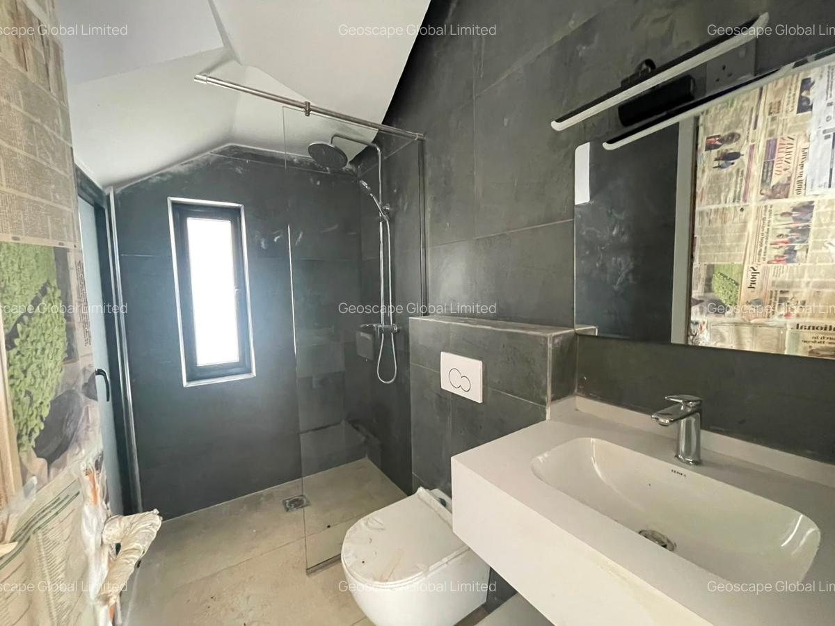 4 Bed House with En Suite in Runda - 7