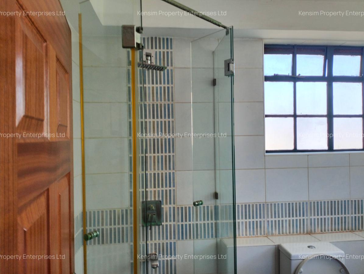 5 Bed Townhouse with En Suite in Lavington - 16