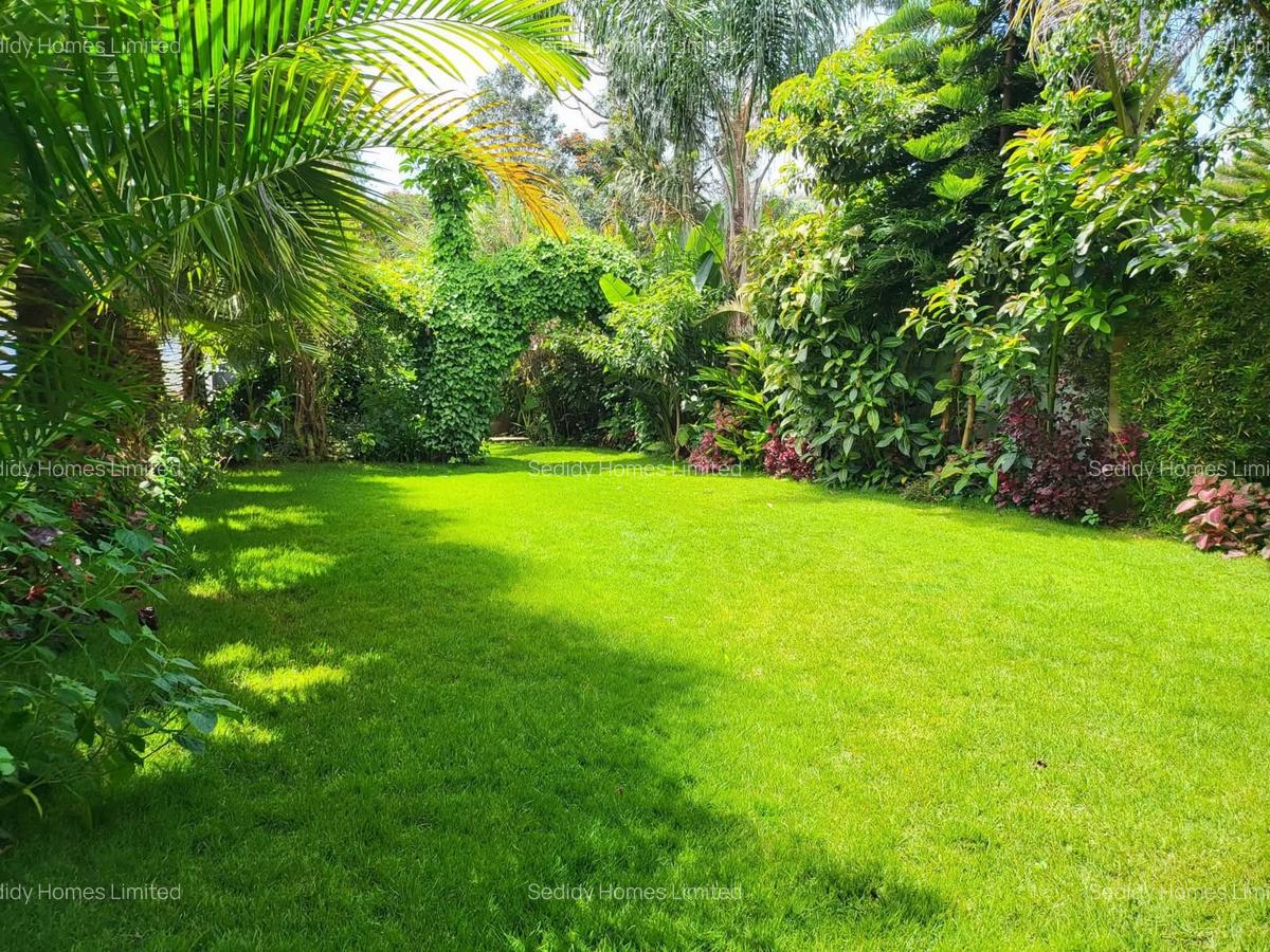 5 Bed Villa with Swimming Pool in Runda - 19