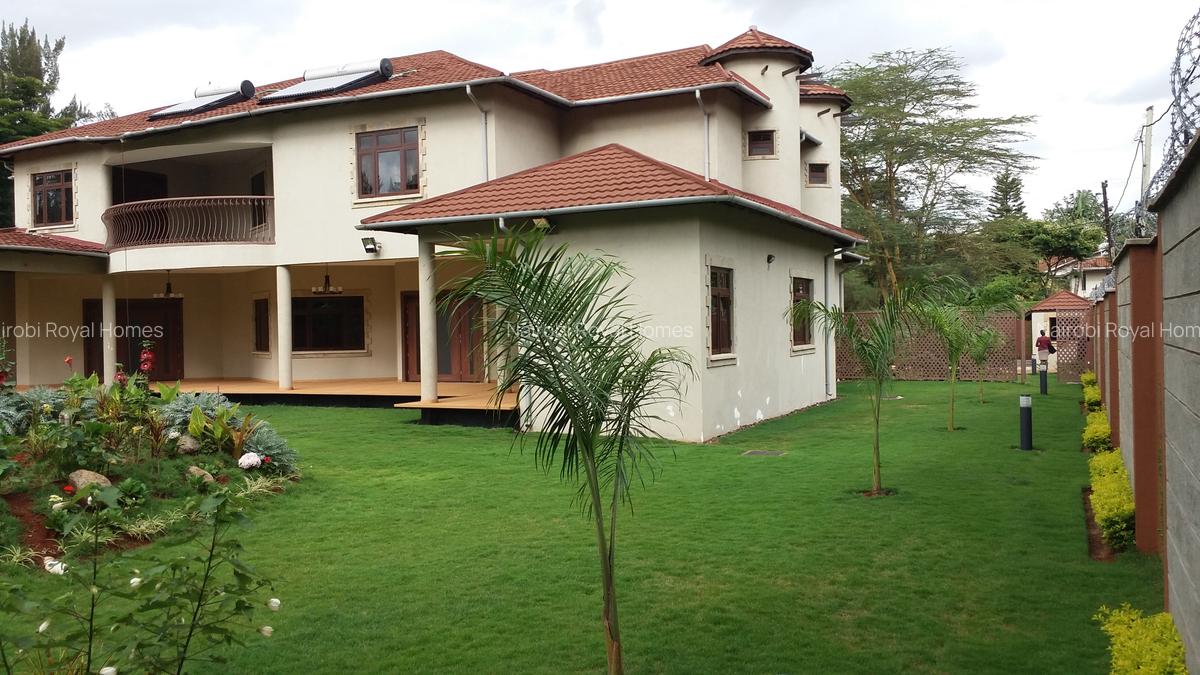 5 Bed House with En Suite at Flem Tree - 3
