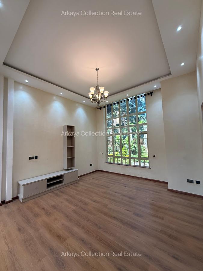 6 Bed House with En Suite in Nyari - 15