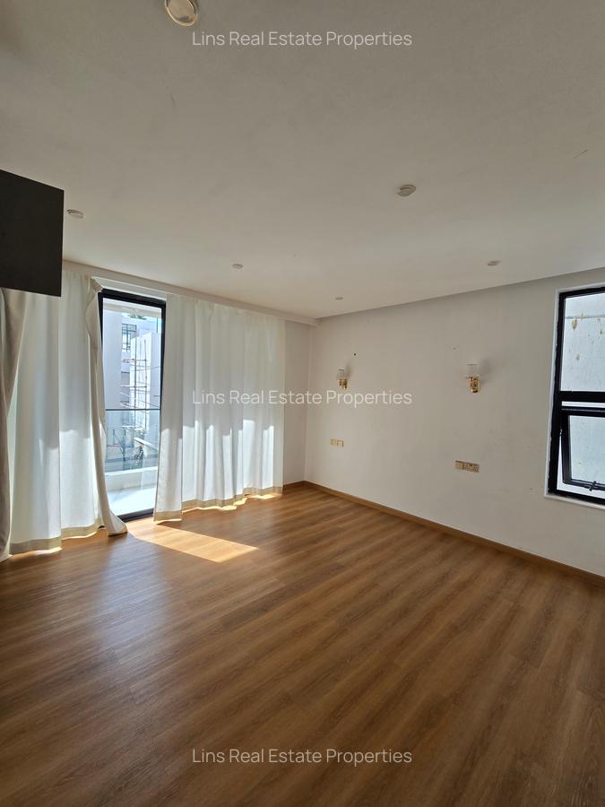 5 Bed Townhouse with En Suite in Lavington - 12