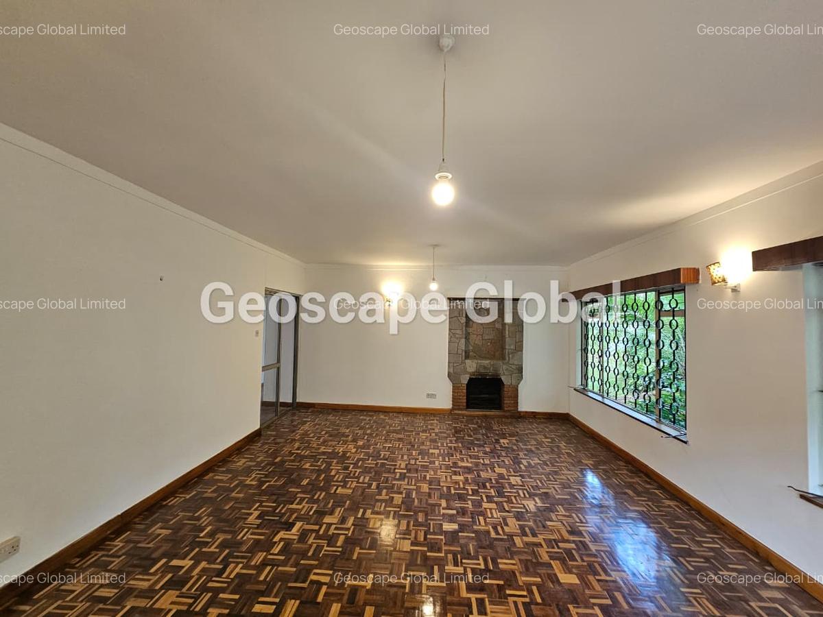 4 Bed House with En Suite in Lavington - 4