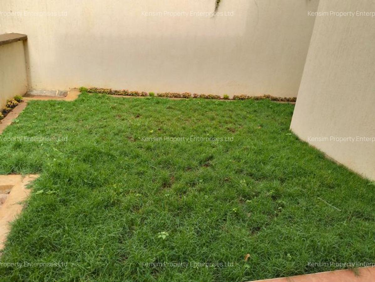 4 Bed Townhouse with En Suite in Kyuna - 15